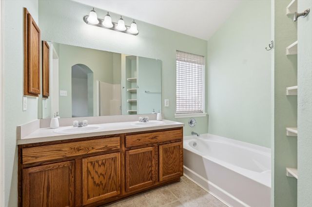 1703 Wolf Creek Drive, Arlington, TX 76018