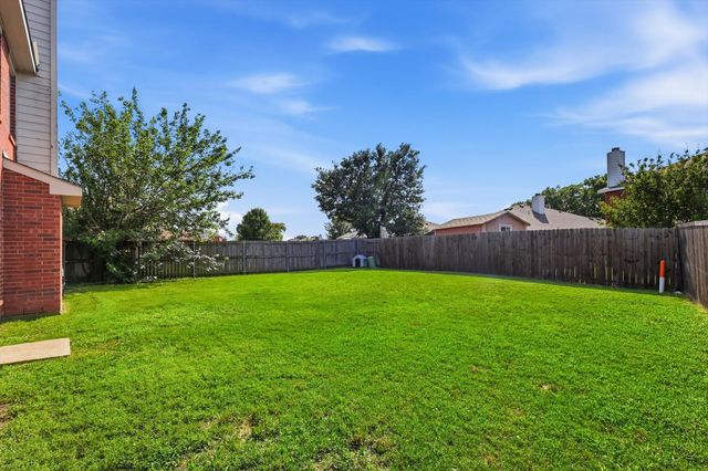 1703 Wolf Creek Drive, Arlington, TX 76018