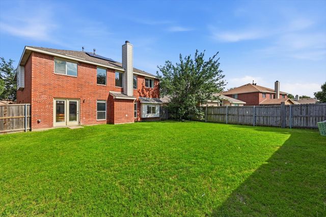 1703 Wolf Creek Drive, Arlington, TX 76018