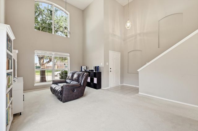 1703 Wolf Creek Drive, Arlington, TX 76018