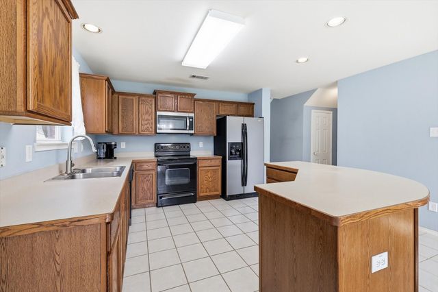 1703 Wolf Creek Drive, Arlington, TX 76018
