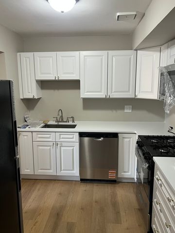 9S110 Lake Drive 14-107, Willowbrook, IL 60527