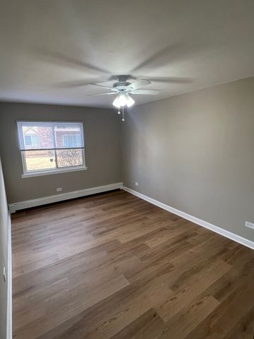 9S110 Lake Drive 14-107, Willowbrook, IL 60527