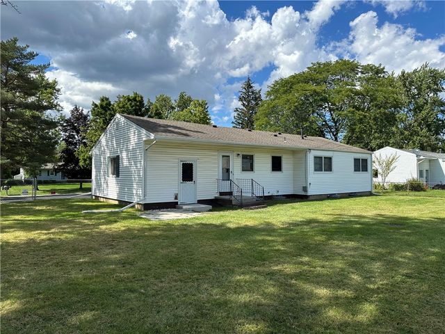 40 Guildhall Road, Henrietta, NY 14623