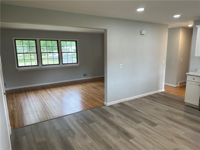 40 Guildhall Road, Henrietta, NY 14623
