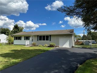 40 Guildhall Road, Henrietta, NY 14623