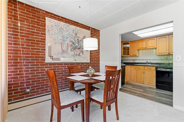 446 Hoodridge Dr 310, Castle Shannon, PA 15234