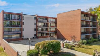 446 Hoodridge Dr 310, Castle Shannon, PA 15234