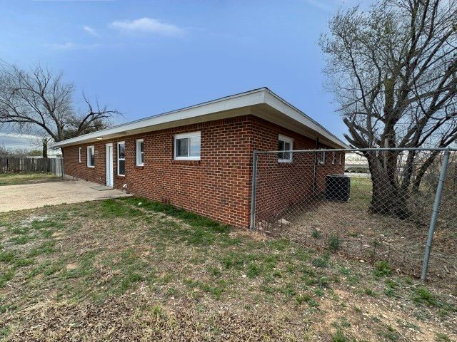 2204 Carl Street, Big Spring, TX 79720