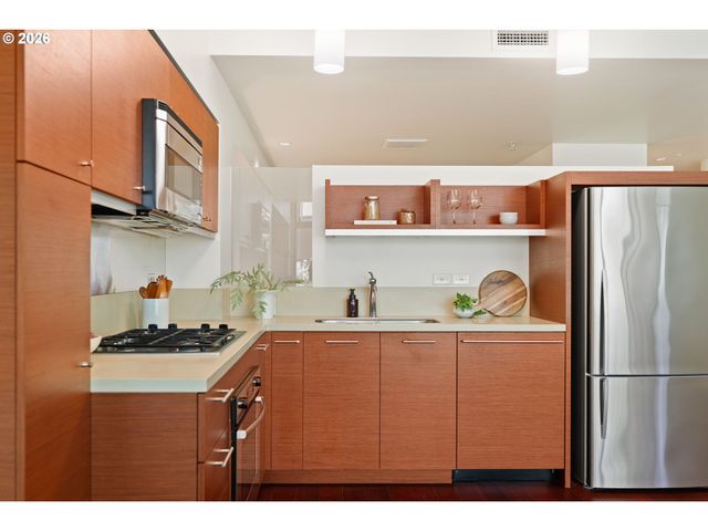 3601 S RIVER Pkwy 319, Portland, OR 97239