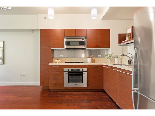 3601 S RIVER Pkwy 319, Portland, OR 97239