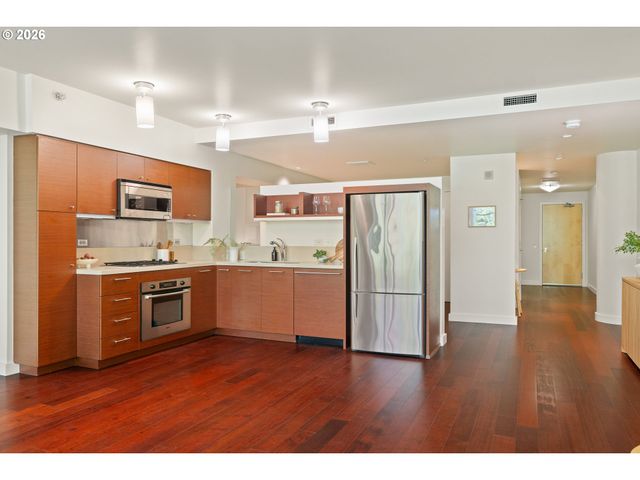 3601 S RIVER Pkwy 319, Portland, OR 97239