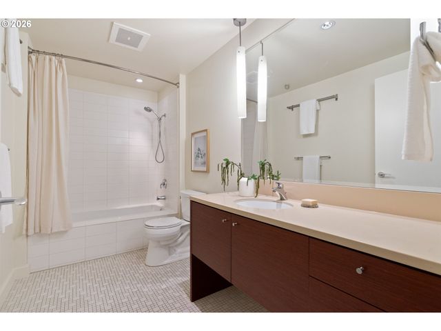 3601 S RIVER Pkwy 319, Portland, OR 97239