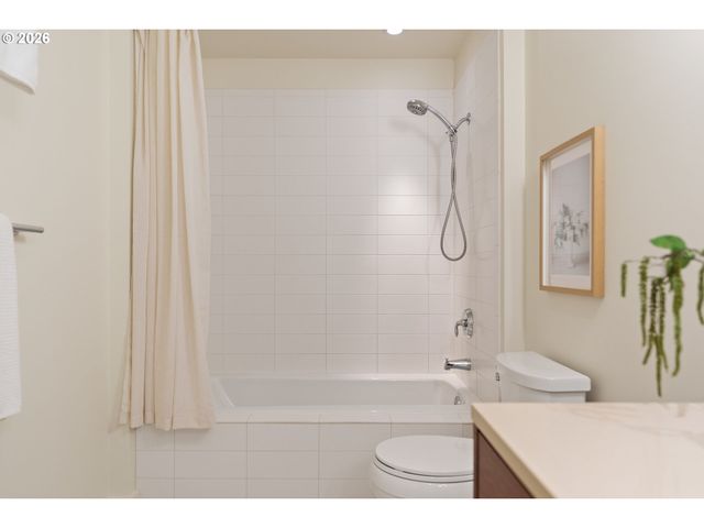 3601 S RIVER Pkwy 319, Portland, OR 97239