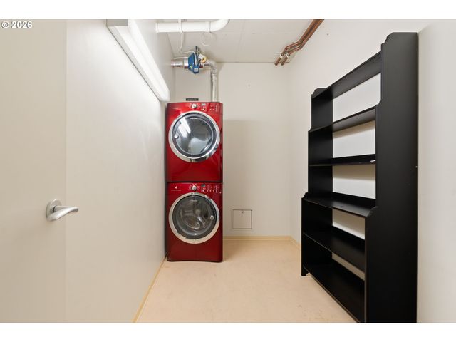 3601 S RIVER Pkwy 319, Portland, OR 97239
