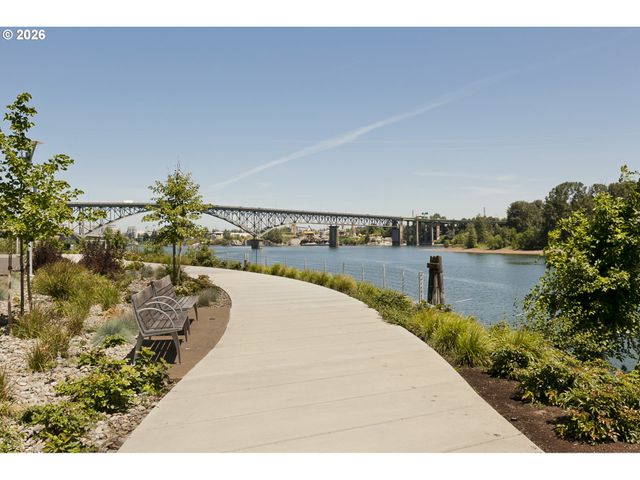 3601 S RIVER Pkwy 319, Portland, OR 97239