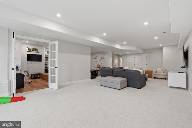 318 WHITEMARSH DR, Flourtown, PA 19031