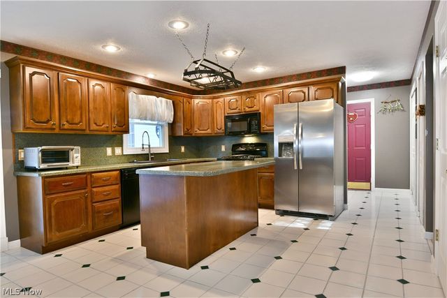 19 Spring Creek Drive, Cortland, OH 44410