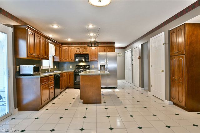19 Spring Creek Drive, Cortland, OH 44410