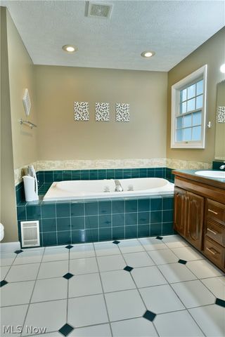 19 Spring Creek Drive, Cortland, OH 44410
