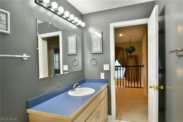 19 Spring Creek Drive, Cortland, OH 44410