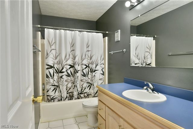 19 Spring Creek Drive, Cortland, OH 44410