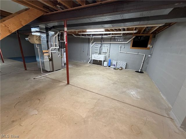 19 Spring Creek Drive, Cortland, OH 44410