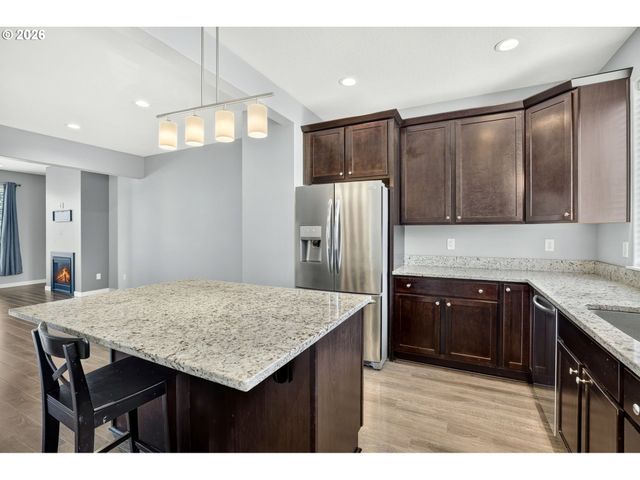 437 Ne 4TH Ave, Canby, OR 97013