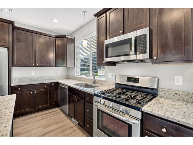 437 Ne 4TH Ave, Canby, OR 97013