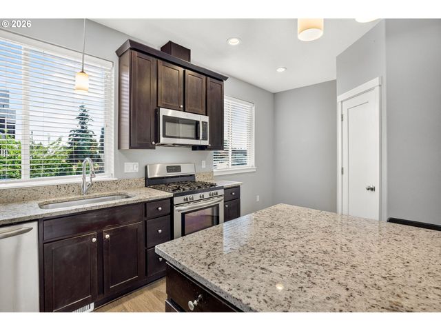 437 Ne 4TH Ave, Canby, OR 97013