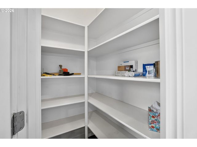 437 Ne 4TH Ave, Canby, OR 97013