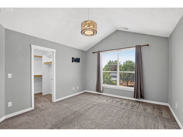 437 Ne 4TH Ave, Canby, OR 97013