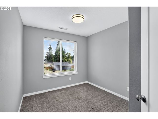 437 Ne 4TH Ave, Canby, OR 97013