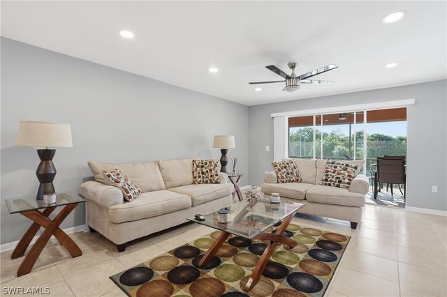 600 Valley Stream DR F9, Naples, FL 34113