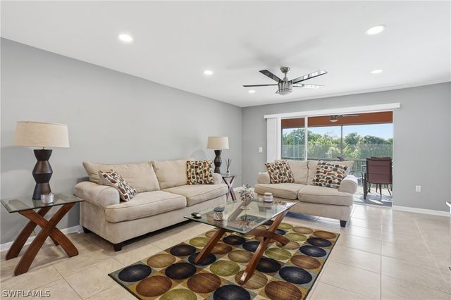 600 Valley Stream DR F9, Naples, FL 34113