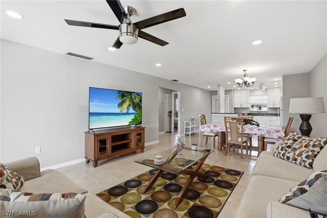 600 Valley Stream DR F9, Naples, FL 34113