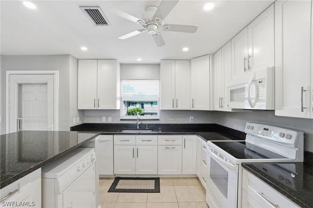 600 Valley Stream DR F9, Naples, FL 34113