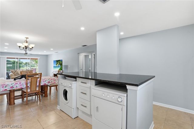 600 Valley Stream DR F9, Naples, FL 34113