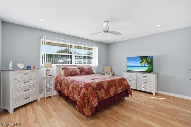 600 Valley Stream DR F9, Naples, FL 34113