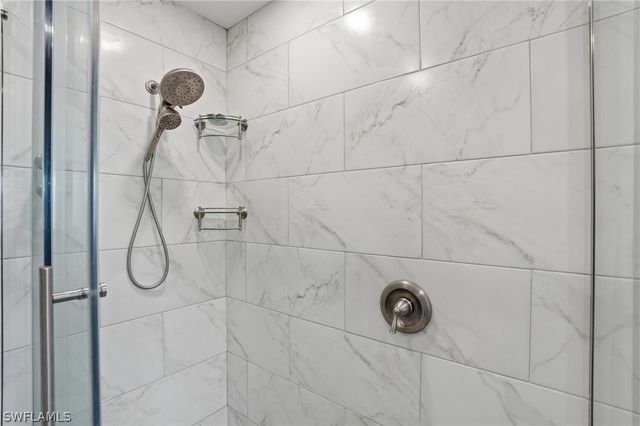 600 Valley Stream DR F9, Naples, FL 34113