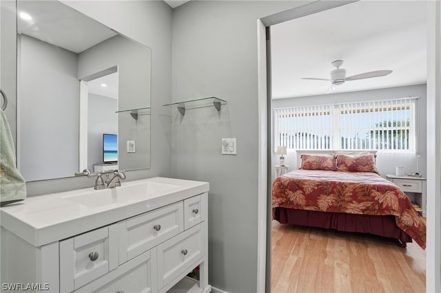 600 Valley Stream DR F9, Naples, FL 34113