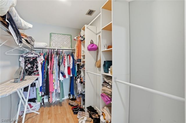 600 Valley Stream DR F9, Naples, FL 34113