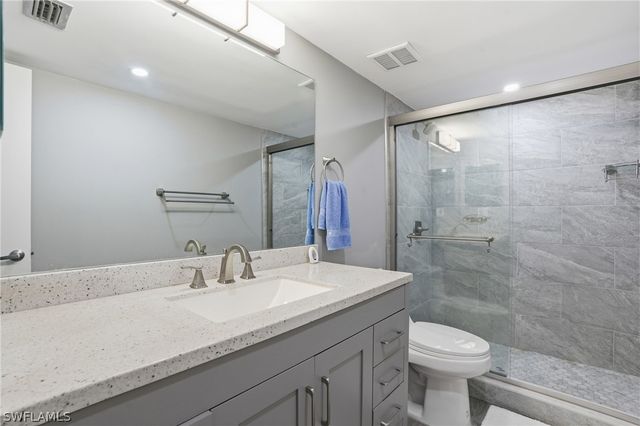 600 Valley Stream DR F9, Naples, FL 34113