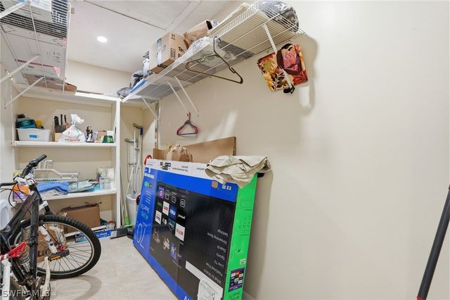 600 Valley Stream DR F9, Naples, FL 34113