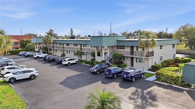 600 Valley Stream DR F9, Naples, FL 34113