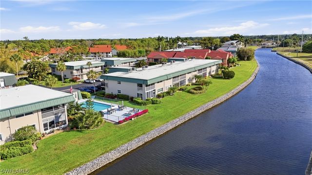 600 Valley Stream DR F9, Naples, FL 34113