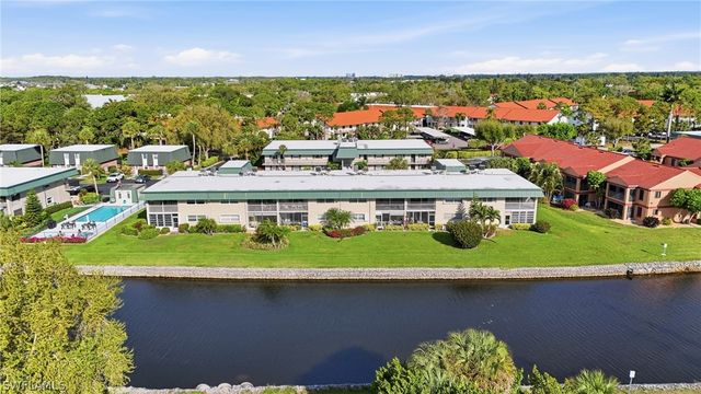 600 Valley Stream DR F9, Naples, FL 34113