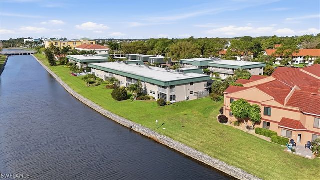 600 Valley Stream DR F9, Naples, FL 34113