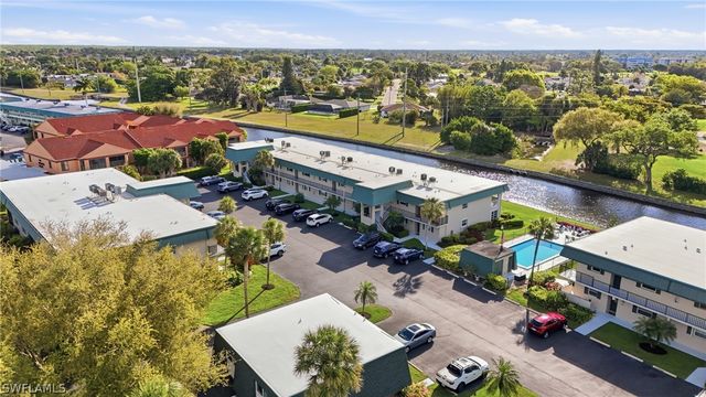 600 Valley Stream DR F9, Naples, FL 34113