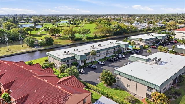 600 Valley Stream DR F9, Naples, FL 34113